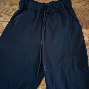 Black Drawstring Pants lululemon size 0  ruffle top